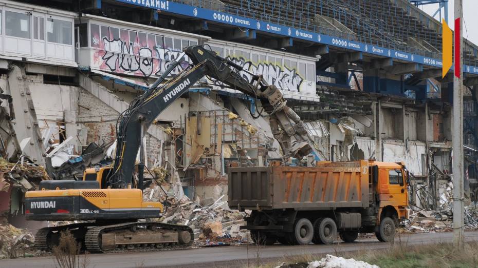 В Воронеже при демонтаже Центрального стадиона профсоюзов вывезли уже более 10 тыс тонн строительного мусора