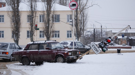 В Россоши «Жигули» сбили светофор 