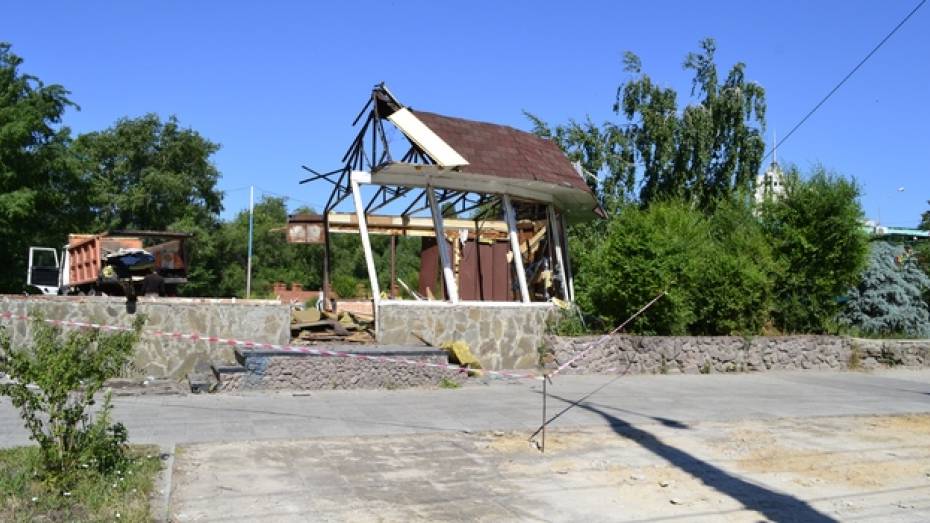 В Левобережном районе Воронежа сносят незаконные постройки