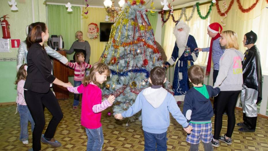 Представители ВГТУ поздравили с Новым годом детей из соцучреждений Воронежской области
