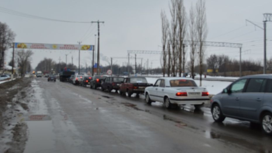 В Подгоренском районе дежурная железнодорожного переезда не пропустила скорую и спасателей к пострадавшим в ДТП
