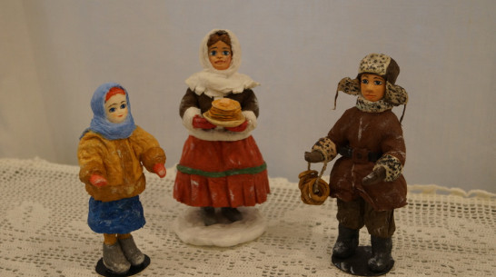 Выставка игрушек из ваты открылась в хохольском музее «Мастера»