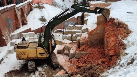 В Воронеже стартовали работы по восстановлению подпорной стены Каменного моста