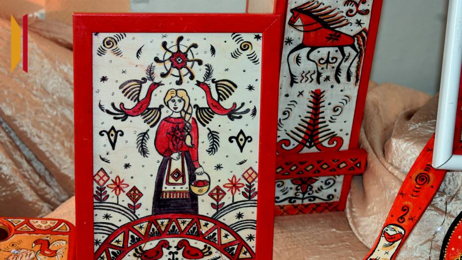 Калачеевцев пригласили на выставку кукол ручной работы и расписных деревянных изделий