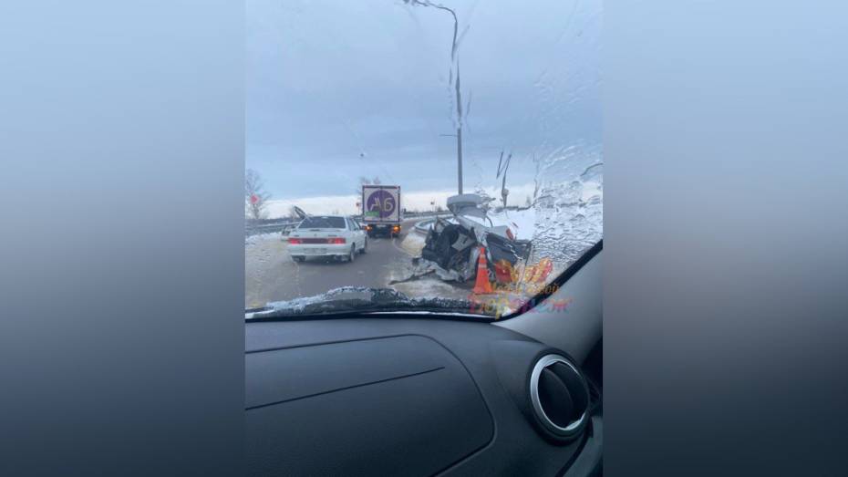 Под Воронежем Subaru разорвало пополам: пострадал 23-летний ростовчанин