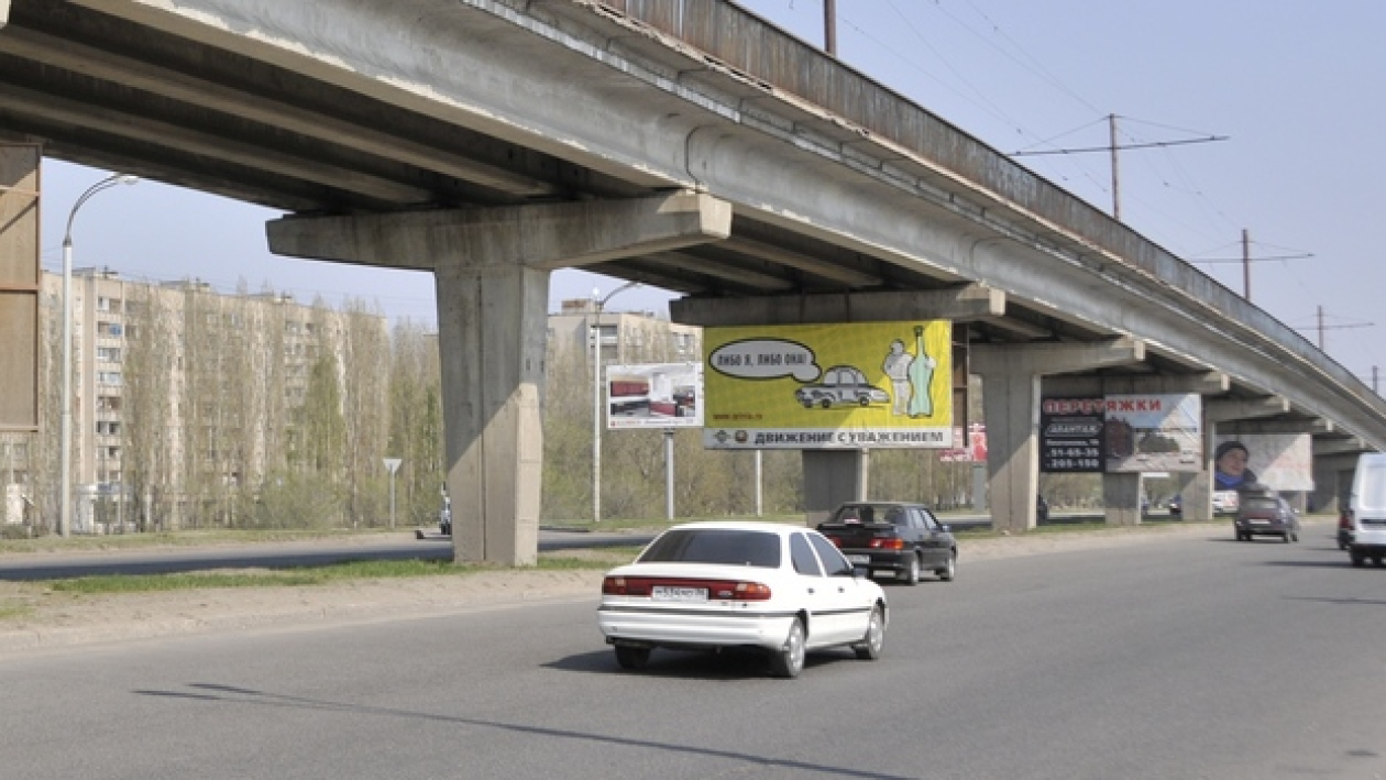 Реклама на Северном мосту размещена незаконно