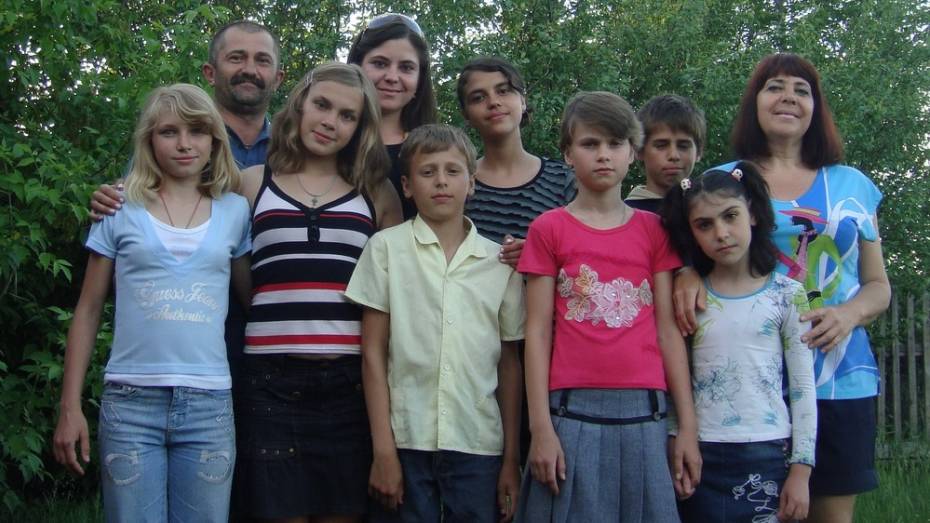 В Воронежской области в аварии пострадала многодетная семья 