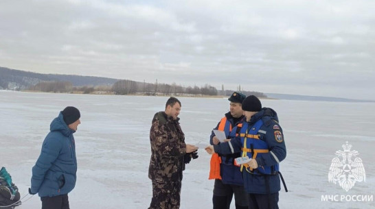 Воронежские спасатели провели рейд по замерзшим водоемам региона
