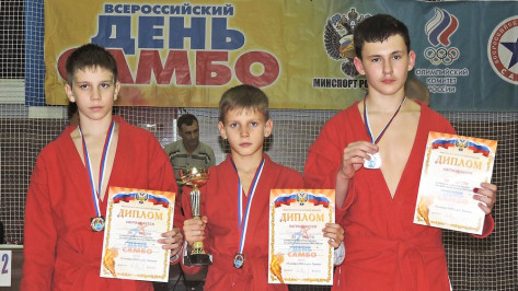 Бутурлиновские самбисты завоевали 2 «золота» и «серебро» на областных соревнованиях
