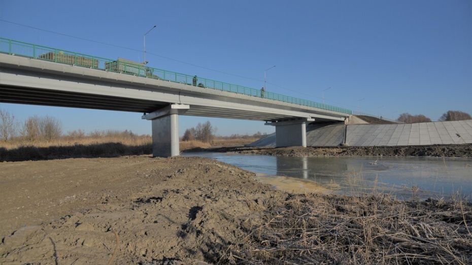 Обрушившийся мост через реку Савала в Воронежской области восстановили