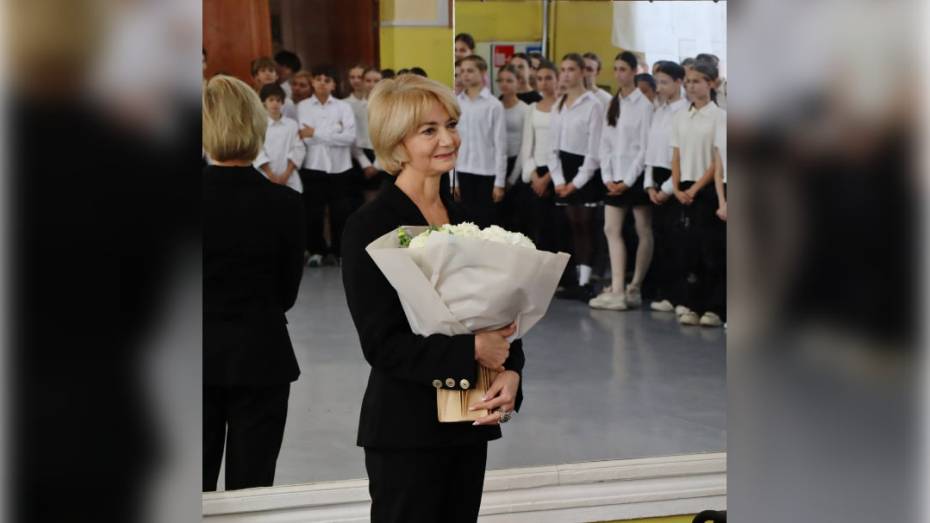 Губернатор Александр Гусев поздравил воронежскую балерину Татьяну Фролову с юбилеем