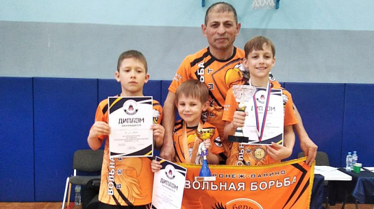 Панинские борцы завоевали 3 «бронзы» на открытом турнире в Москве
