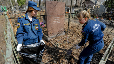 Воронежцы очистили от мусора могилы ветеранов ВОВ