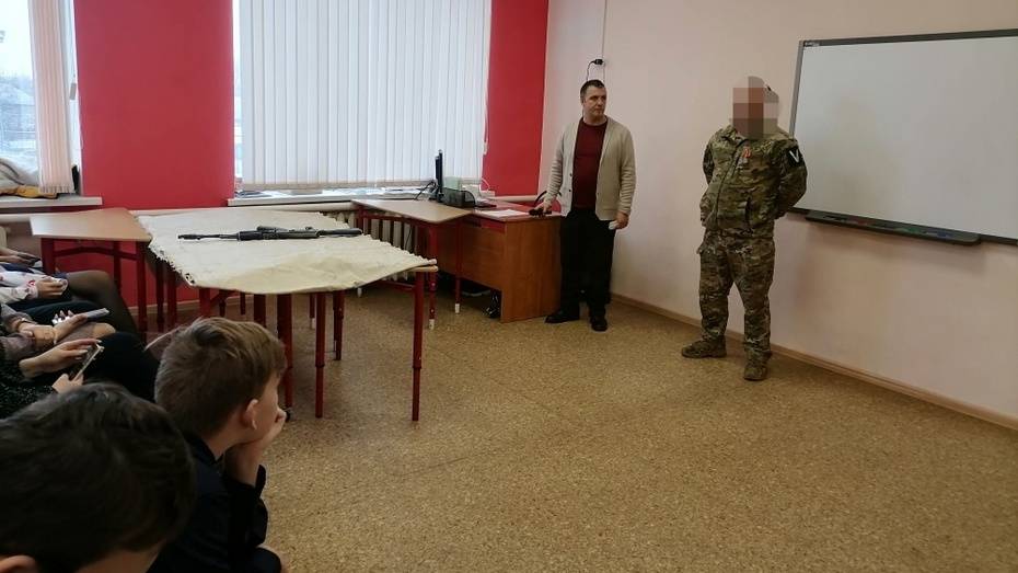 Ученики Базовской школы Ольховатского района встретились с участником СВО