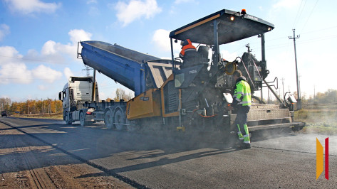 На участке автодороги Лиски – Копанище продолжили ремонт, прерванный из-за непогоды