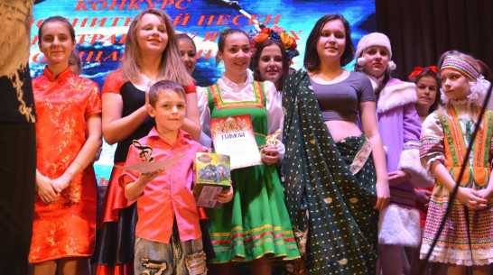 В Воробьевке впервые состоялся конкурс исполнителей песни на иностранных языках