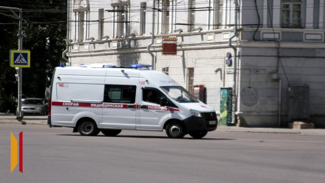 Скончался один из подростков, пострадавших в столкновении легковушки с мотоциклом под Воронежем