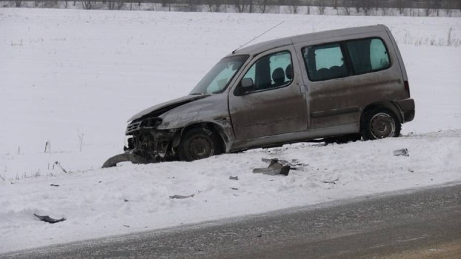 Пьяный житель Воронежской области вылетел в кювет на угнанной машине
