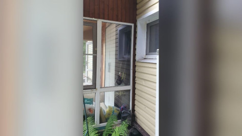 Появились фото с места падения обломков БПЛА в Воронеже