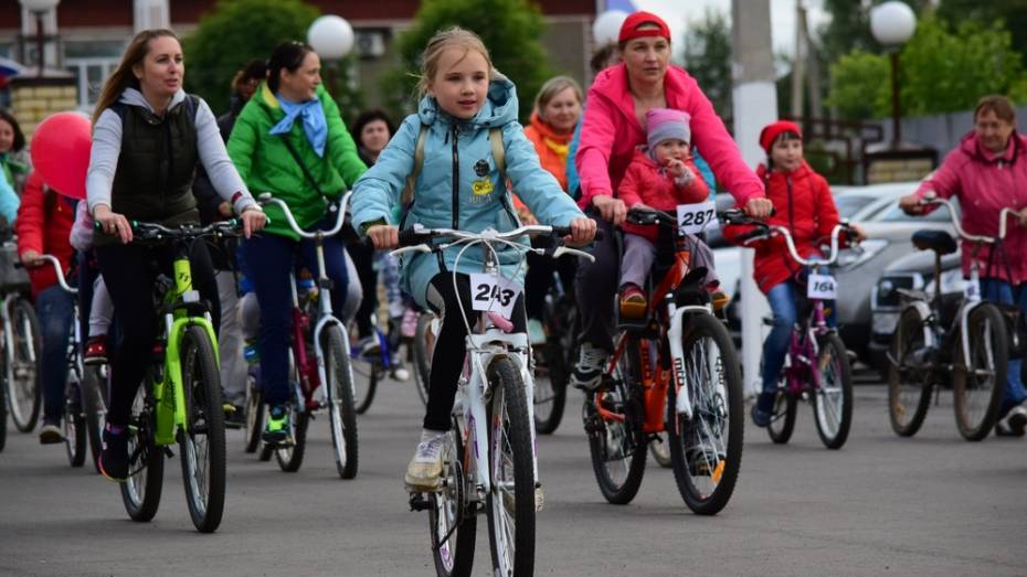 Жителей Грибановки пригласили на семейный велокросс