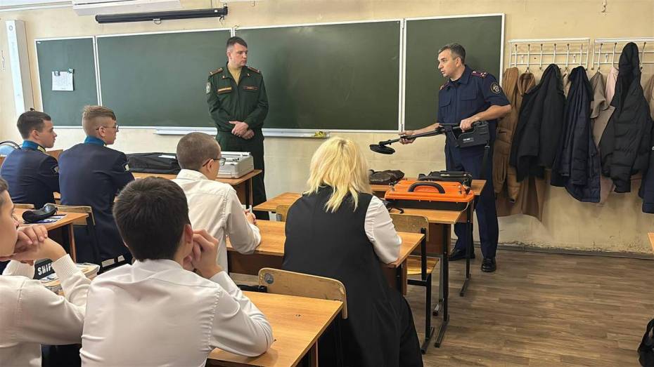 Сотрудники следственного управления рассказали воронежским школьникам о своей профессии
