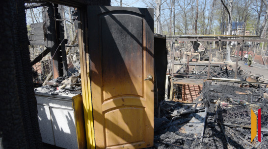В Воронеже на Ближних Садах спасатели обнаружили труп на сгоревшей даче