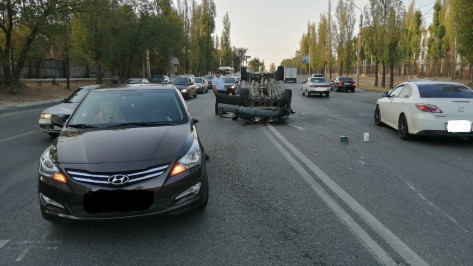 В Воронеже пьяный водитель устроил ДТП «с переворотом» на улице Лебедева
