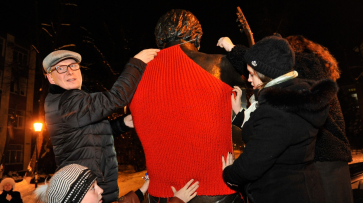 Воронежские мастерицы свяжут свитер для памятника Высоцкому из 4 кг шерсти
