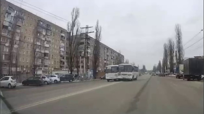 Воронежские маршрутчики устроили гонку с выездом на встречную полосу через две сплошные