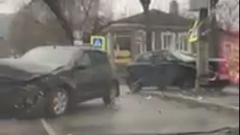 В Воронеже беременная 40-летняя пассажирка «Лады» пострадала в ДТП