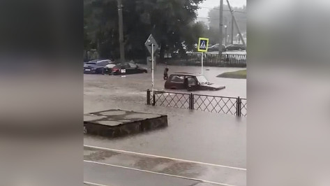 Улицы райцентра в Воронежской области затопило из-за сильнейшего ливня