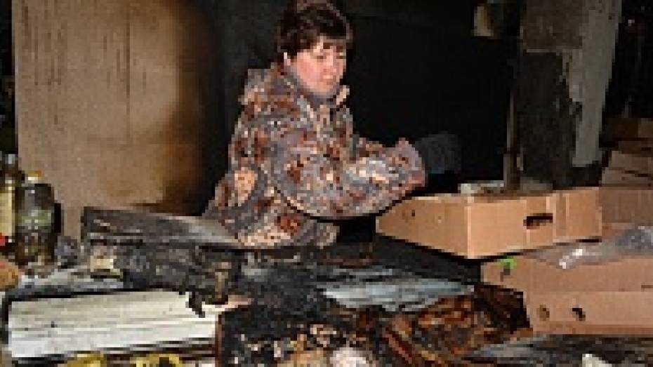 В Нижнедевицком районе пожар парализовал работу продуктового рынка