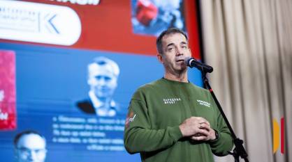 «Не разменивайте семью и любовь на профессию»: Дмитрий Певцов пообщался со студентами и наградил талантливых воронежцев