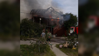 В Лискинском районе двухэтажный жилой дом сгорел во время сварочных работ