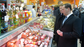 Дмитрий Медведев посоветовал торговцам «заказывать» воронежскую колбасу 