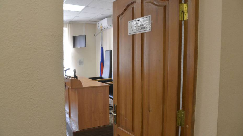 Отставку двух судей приняли в Воронежской области