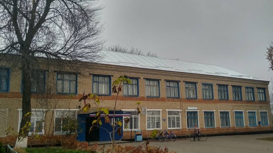 В кантемировском селе Новобелая отремонтировали крышу амбулатории