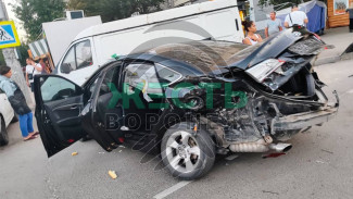 Жесткое столкновение четырех автомобилей у парка «Танаис» сняли на видео