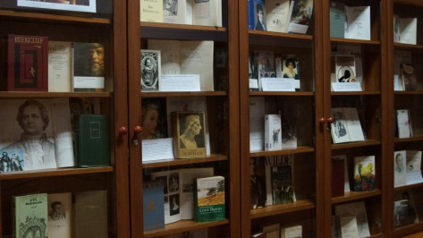 Никитинская библиотека открыла в Воронеже выставку книг-юбиляров