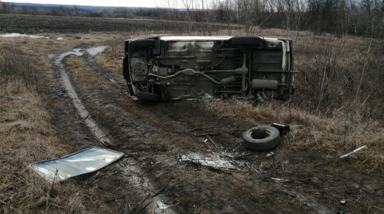 «Пятерка» вылетела в кювет на трассе в Воронежской области: погиб водитель 