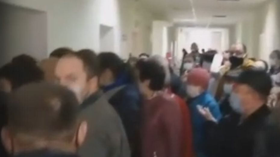 Видео из соцсетей с очередью в поликлинике прокомментировал воронежский облздрав