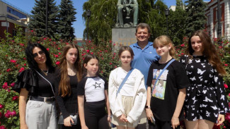 Участницы конкурса детского рисунка «Парад Победы» из ЛНР побывали с экскурсией в Воронеже
