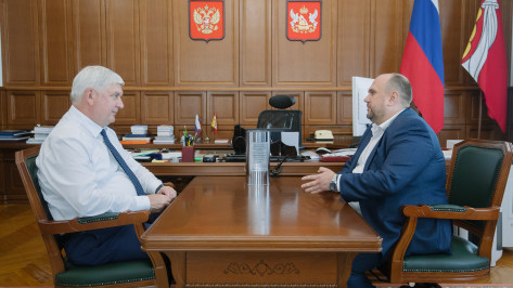 Воронежскому губернатору вручили символ полуденного выстрела в Санкт-Петербурге