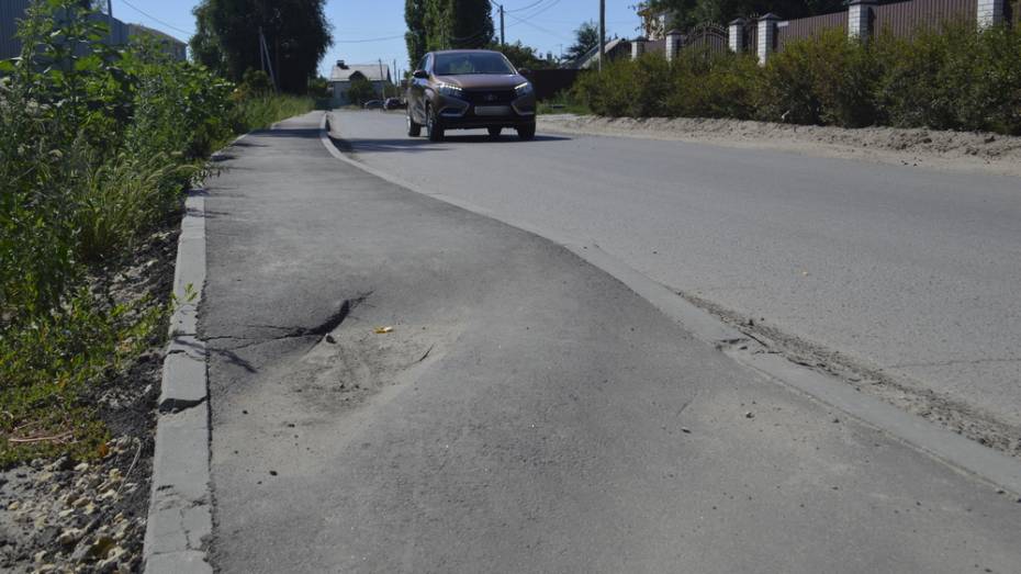В Новой Усмани отказались принять в эксплуатацию новый тротуар на 2-х улицах
