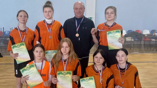Таловские спортсменки завоевали «бронзу» областных соревнований по мини-лапте