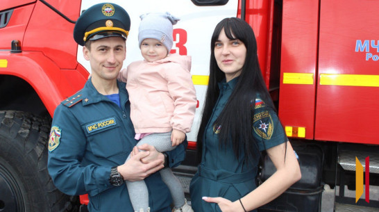 Роман с огоньком. Как служба в пожарной части привела жителей Воронежской области к браку