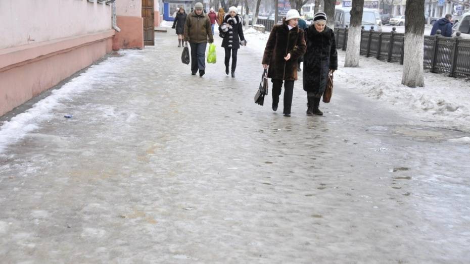 В Воронежской области число пострадавших из-за гололеда за неделю сократилось в 1,5 раза