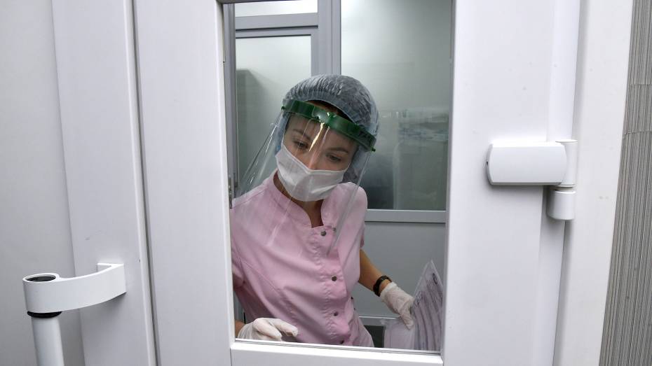 Еще 201 житель Воронежской области заболел коронавирусом