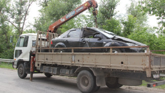 В Новохоперском районе у моста через реку Хопер перевернулся автомобиль 