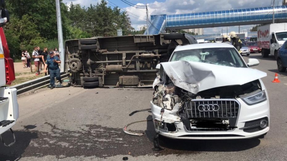 В Воронеже перевернулась маршрутная «Газель»: пострадали 2 пассажира